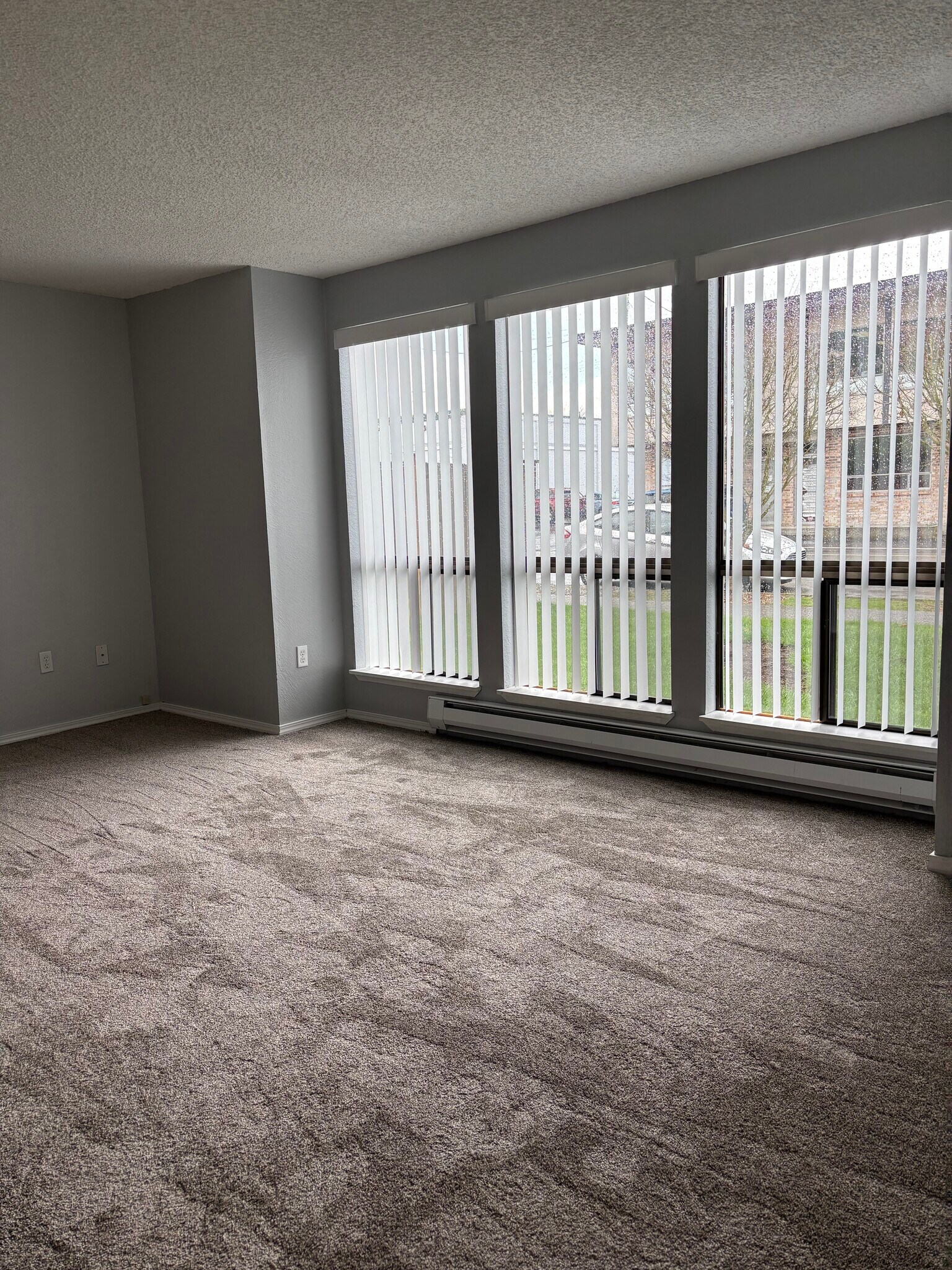 Building Photo - 328 Burnett Ave N