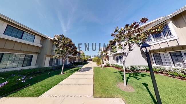 Building Photo - $500 off 1st Month - Seal Beach Condo Near...