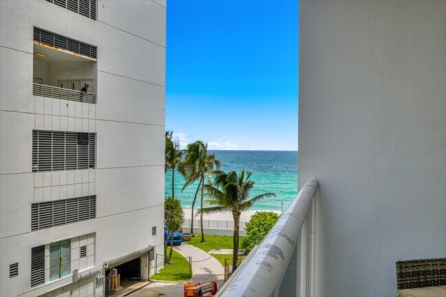 Building Photo - 3725 S Ocean Dr
