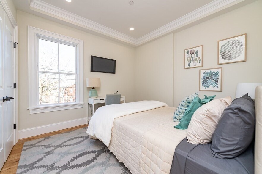 Building Photo - 106 Forest Hills St