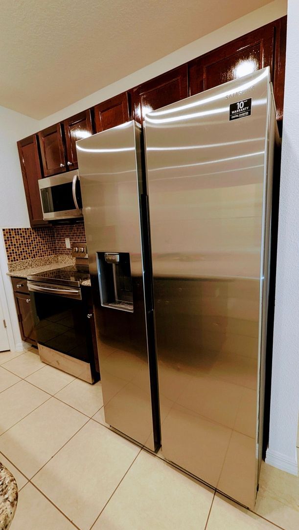 Building Photo - BEAUTIFUL 3-BEDROOM, 3-BATHROOM LUXURY TOW...