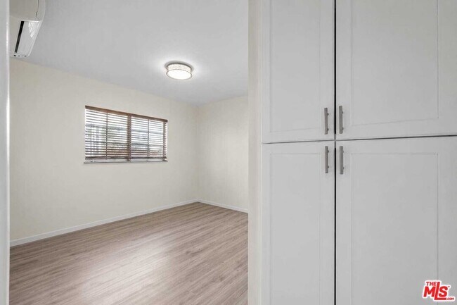 Building Photo - 138 N Hamel Dr