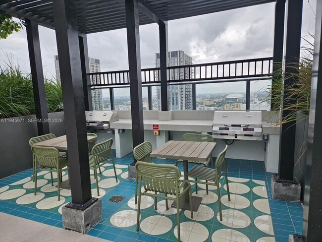 Building Photo - 11 NE 6th St