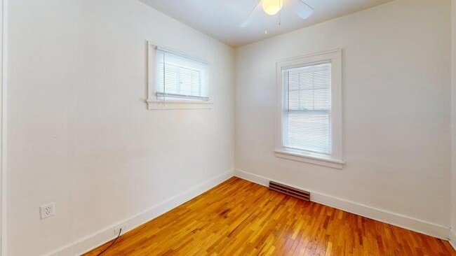 Building Photo - 411 W Bowen Ave