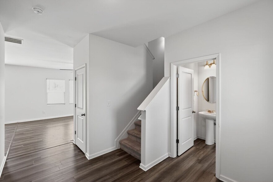 Building Photo - 419 Matera Dr NW
