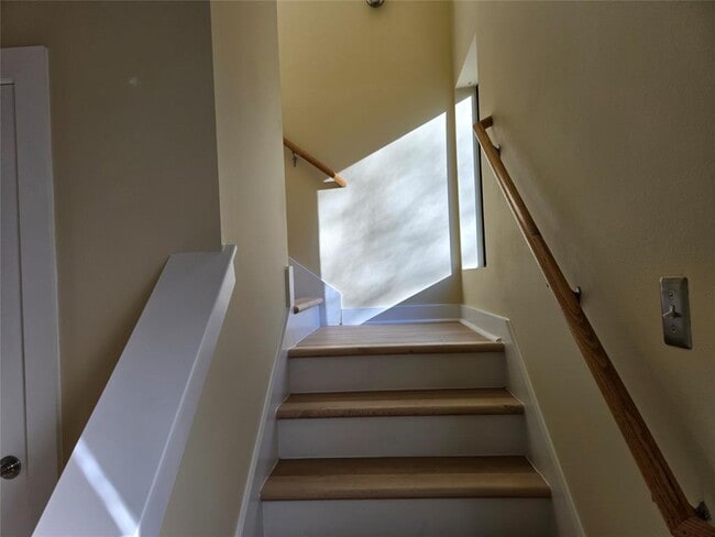 Building Photo - 6000 S Congress Ave