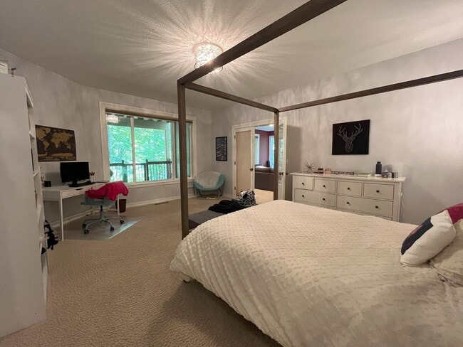 Building Photo - Forest-View Luxury Home with 5 Bedrooms, Luxury Primary Suite & Gourmet Kitchen