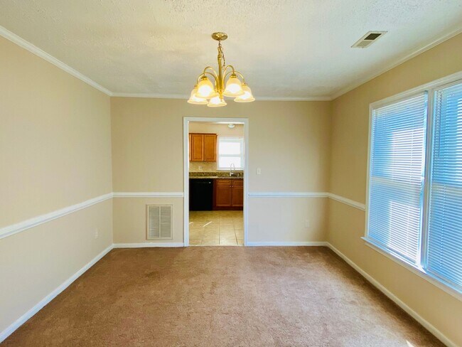 Building Photo - Beautiful and Spacious 3bdrm/2.5bth Home C...