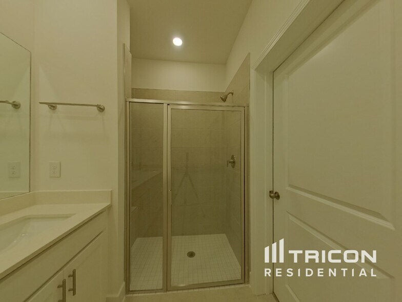 Building Photo - 77 Mayhaw Pt