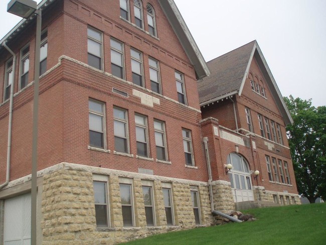 Primary Photo - 413 6th Ave