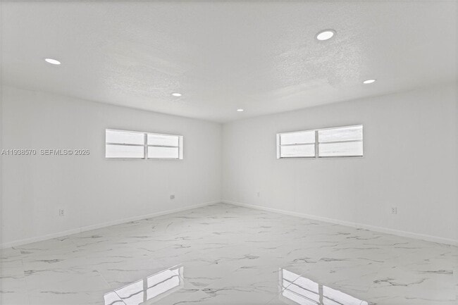 Building Photo - 988 NW 10th St