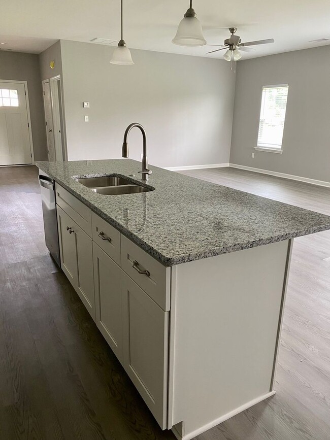 Building Photo - 4 bed, 2 bath home built in 2022 in Atoka w/ a move in Special