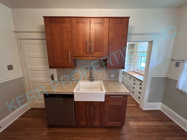 Building Photo - LOCATING OCCUPANTS FOR THE HOMEOWNER! Charming 3-Bedroom Haven with Spacious Living in the Heart ...