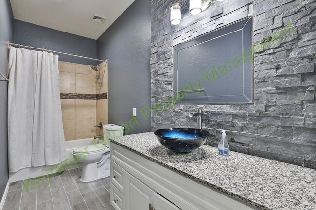 Building Photo - Spacious 4-Bedroom Home with Pool in Gilbe...