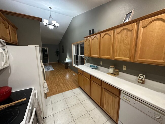 Building Photo - 3 Bed, 2 Bath Condo for Rent in Evansdale, Ia