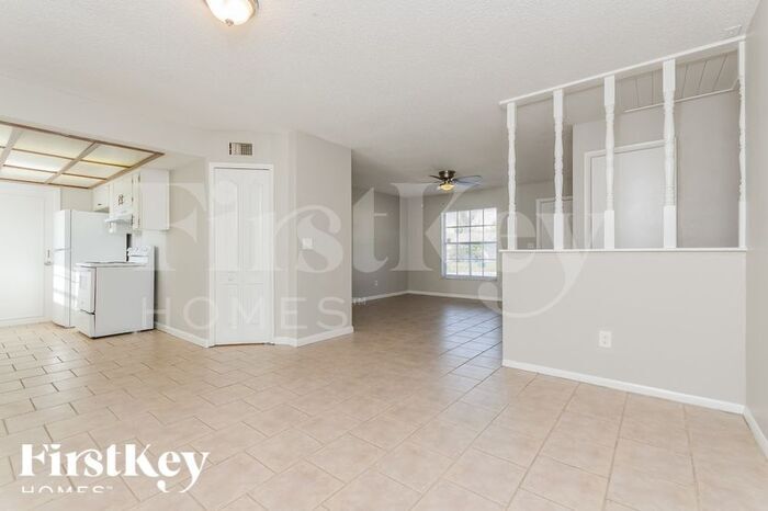 Building Photo - 5540 Lesser Dr