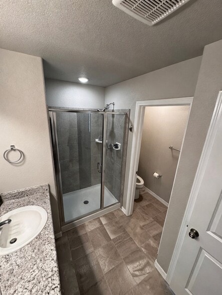 Master bath - 10831 Rowena Wy