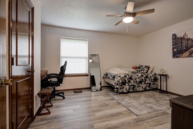 Building Photo - 1340 Bryant Cir