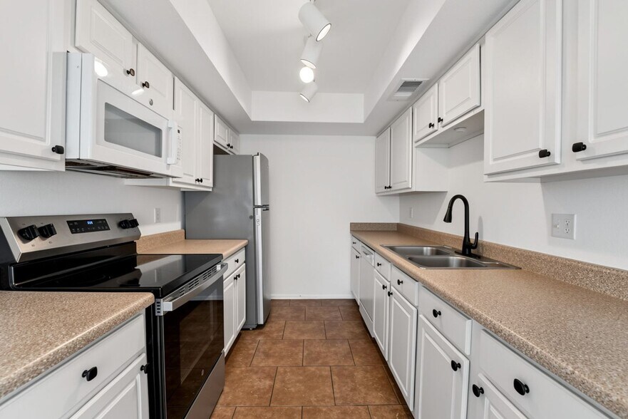 Building Photo - 1336 N 85th Pl