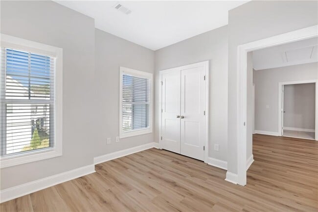 Building Photo - 1859 Commons Pl NW