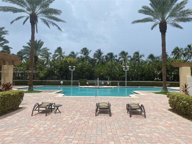 Building Photo - 1745 E Hallandale Beach Blvd