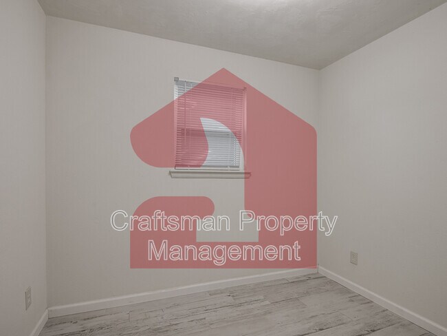 Building Photo - 224 W 5th St