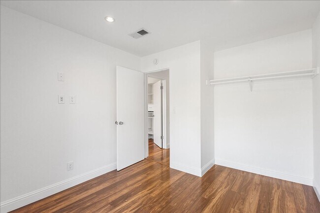 Building Photo - 3031 Flora Vista