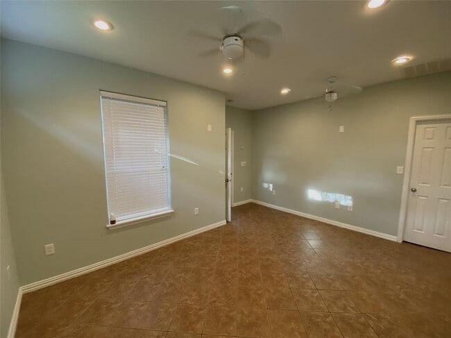 Building Photo - 10106 Vaquero Trail