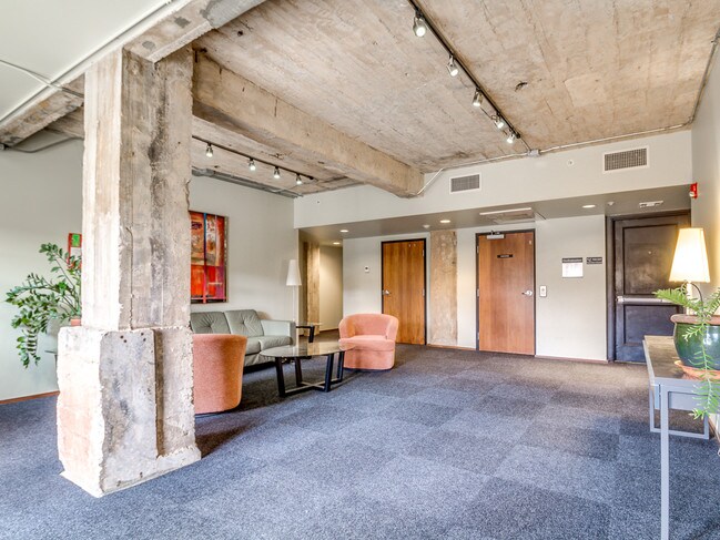 Building Photo - 1209 N Harvey Ave