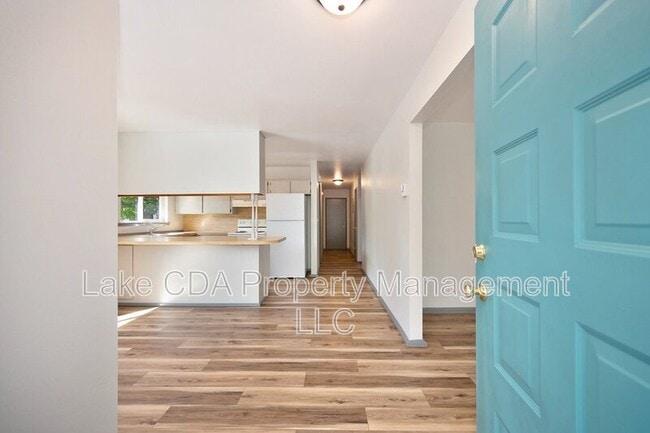 Building Photo - 1421 E Randle Ave