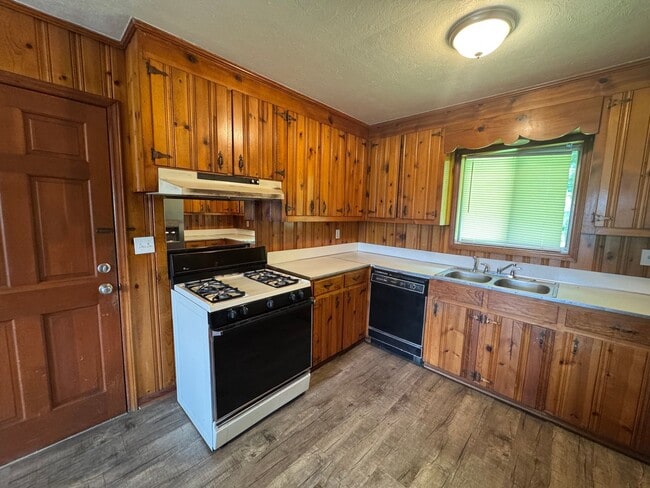 Building Photo - Nice 3/1 House in Lindale- $1,395