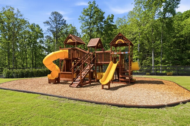 Building Photo - 299 Summit Dr W