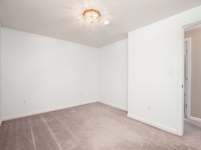 Building Photo - 90 A Loxwood St