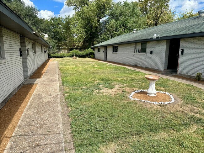 Building Photo - 5409 Suez St