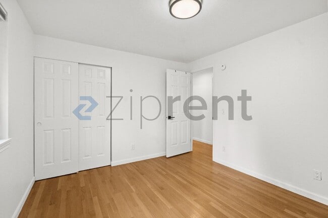 Building Photo - 10733 126th Pl NE