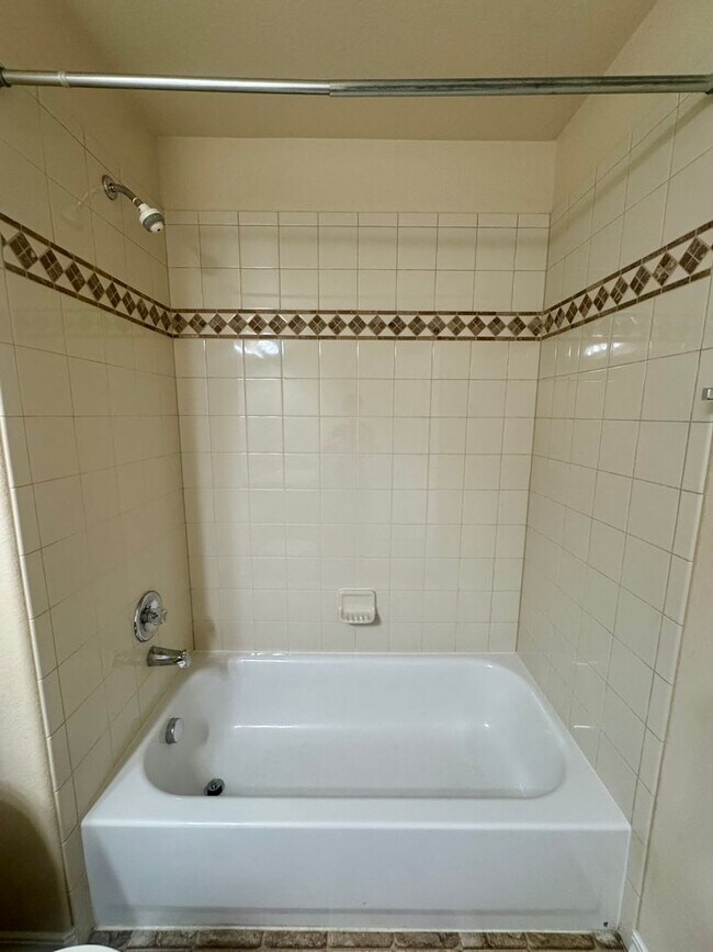 Building Photo - Updated Townhome in North Colorado Springs