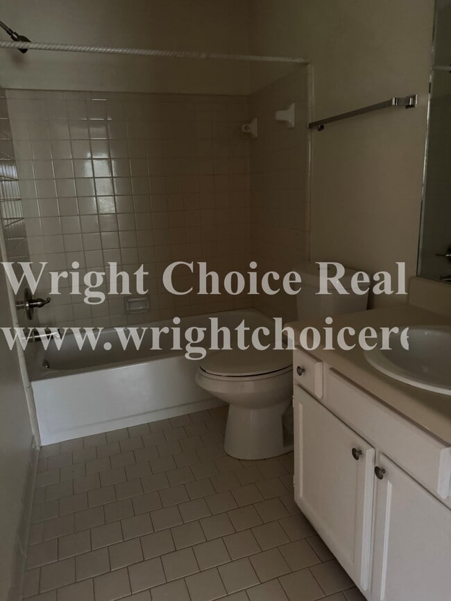 Building Photo - 2256 Wellington Cir
