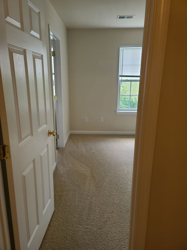 Building Photo - 3 Bedroom Townhome for Rent in Waynesboro