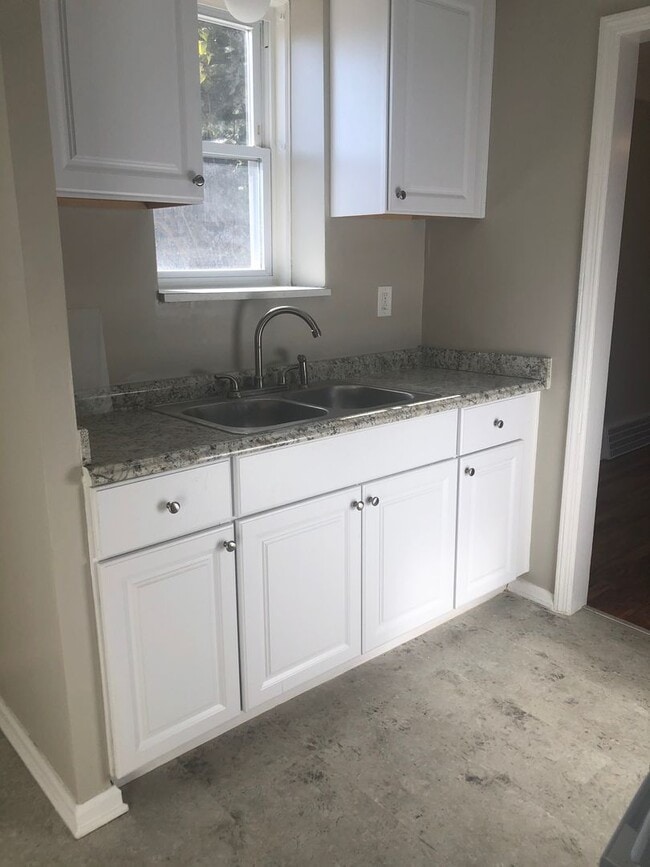 Building Photo - Check out this fully remodeled brick colon...