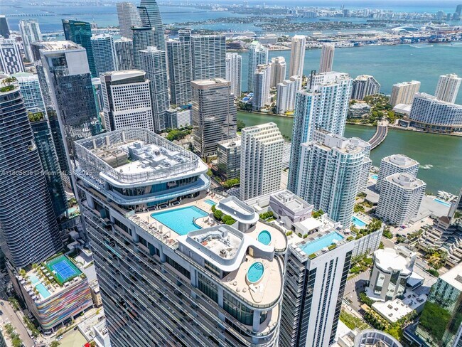 Building Photo - 1000 Brickell Plaza