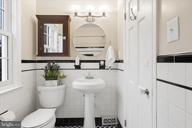 Building Photo - 414 Jefferson St