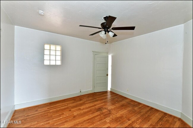 Building Photo - 2526 Yandell Dr