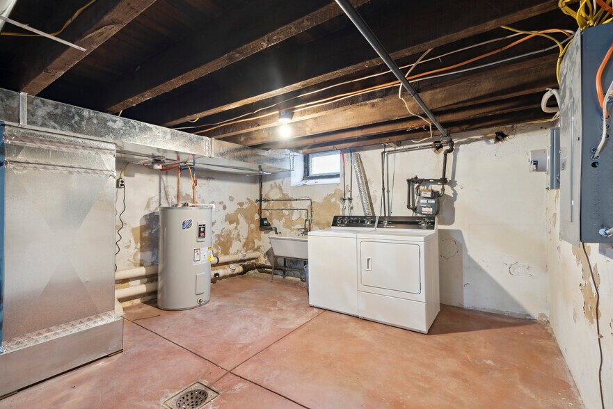 basement - 4680 Umbria St