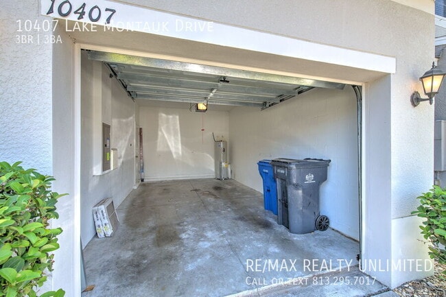 Building Photo - 10407 Lake Montauk Dr