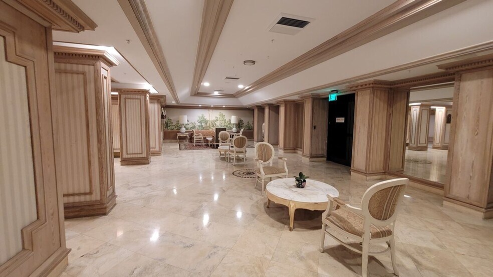 Building Photo - 6039 Collins Ave