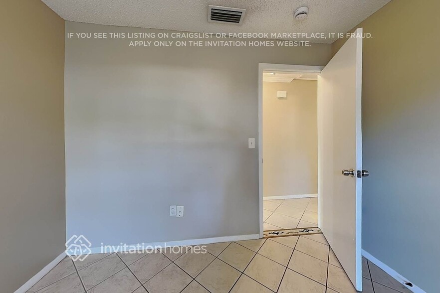 Building Photo - 1410 High Knoll Dr
