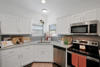 Building Photo - 6606 Aspen Heights