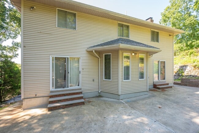 Building Photo - 12 Parkway Dr