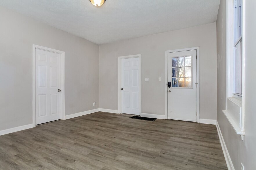 Building Photo - 2420 Freeman Ave