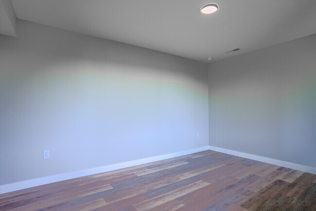 Building Photo - 127 Kinsey St
